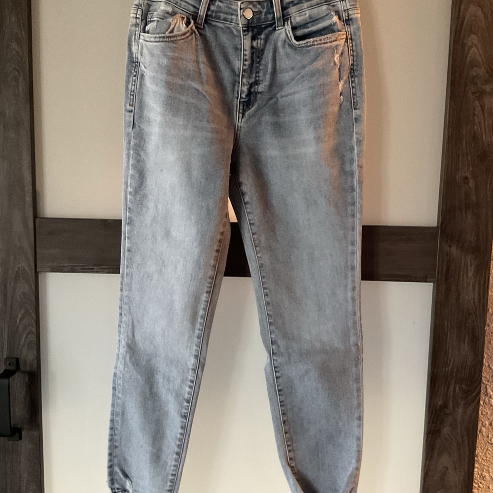 EUC- Flying Monkey ankle jeans, with distressed hem
